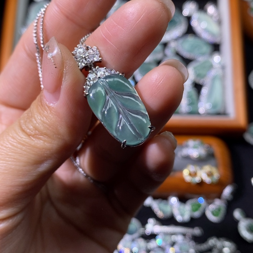 【闪购商品】翡翠颈饰未镶嵌天然