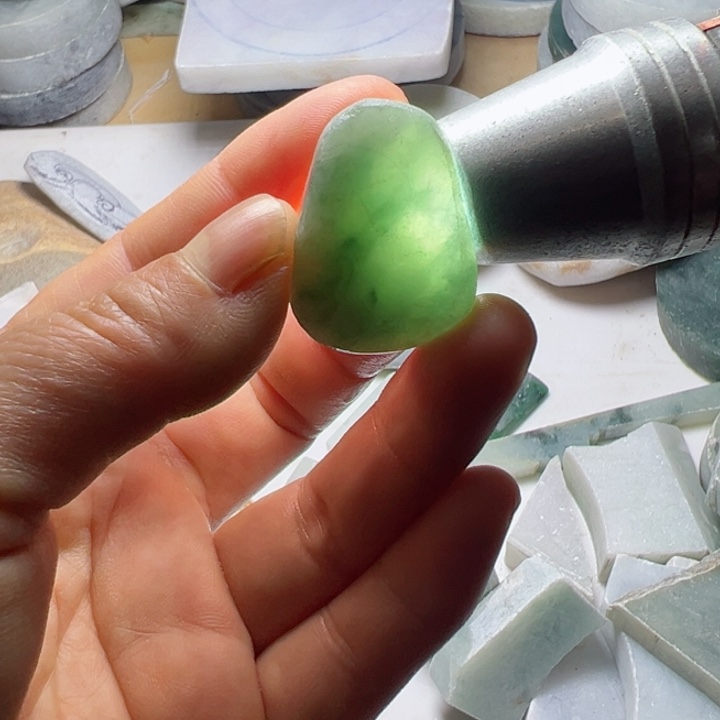 翡翠颈饰未镶嵌翡翠小料