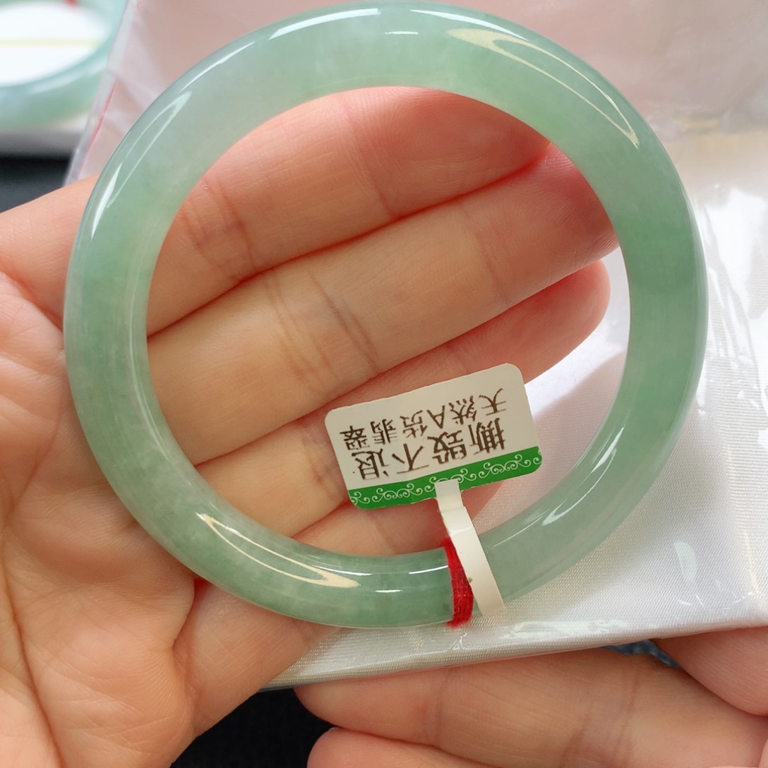 翡翠手镯未镶嵌57圆