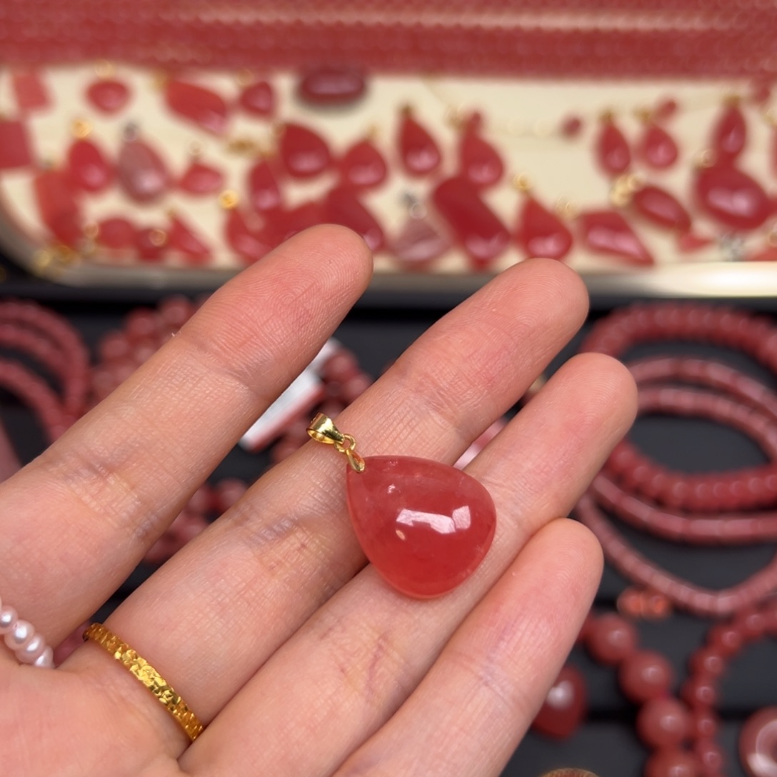 菱锰矿未镶嵌手串倾**雨