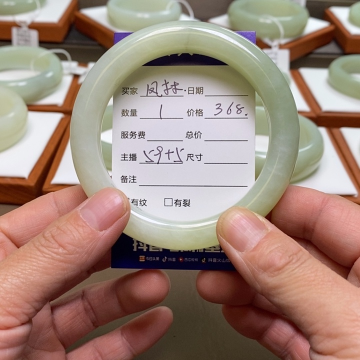 凤***林和田玉未镶嵌手镯