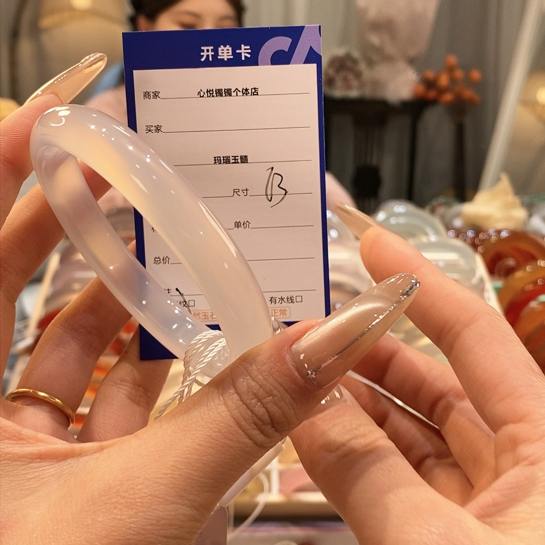 玛瑙/玉髓手镯未镶嵌