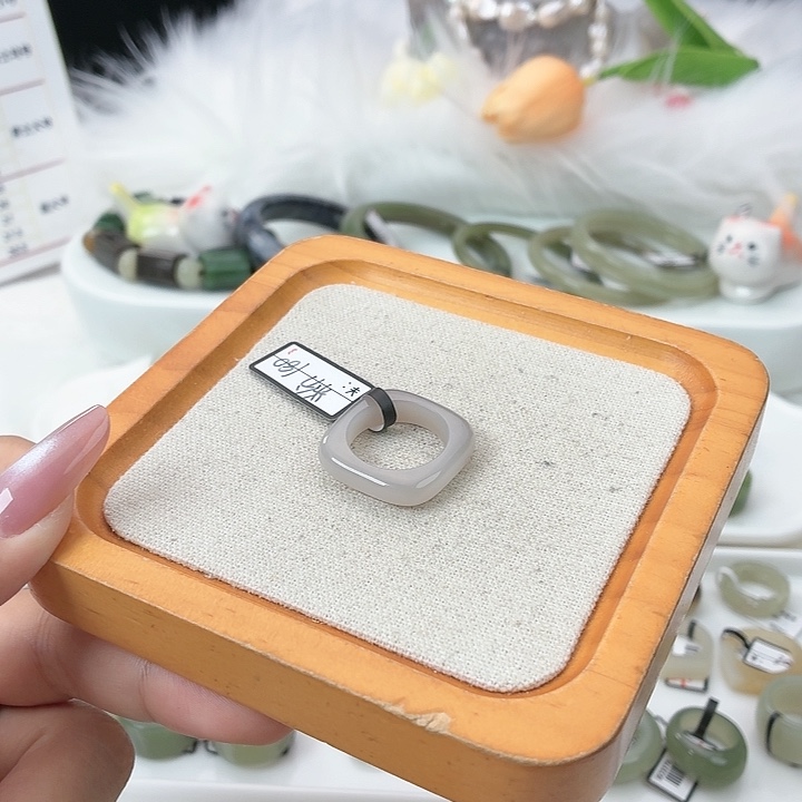 和田玉（糖玉）未镶嵌戒指t14藕粉方圆直径17.9不退换