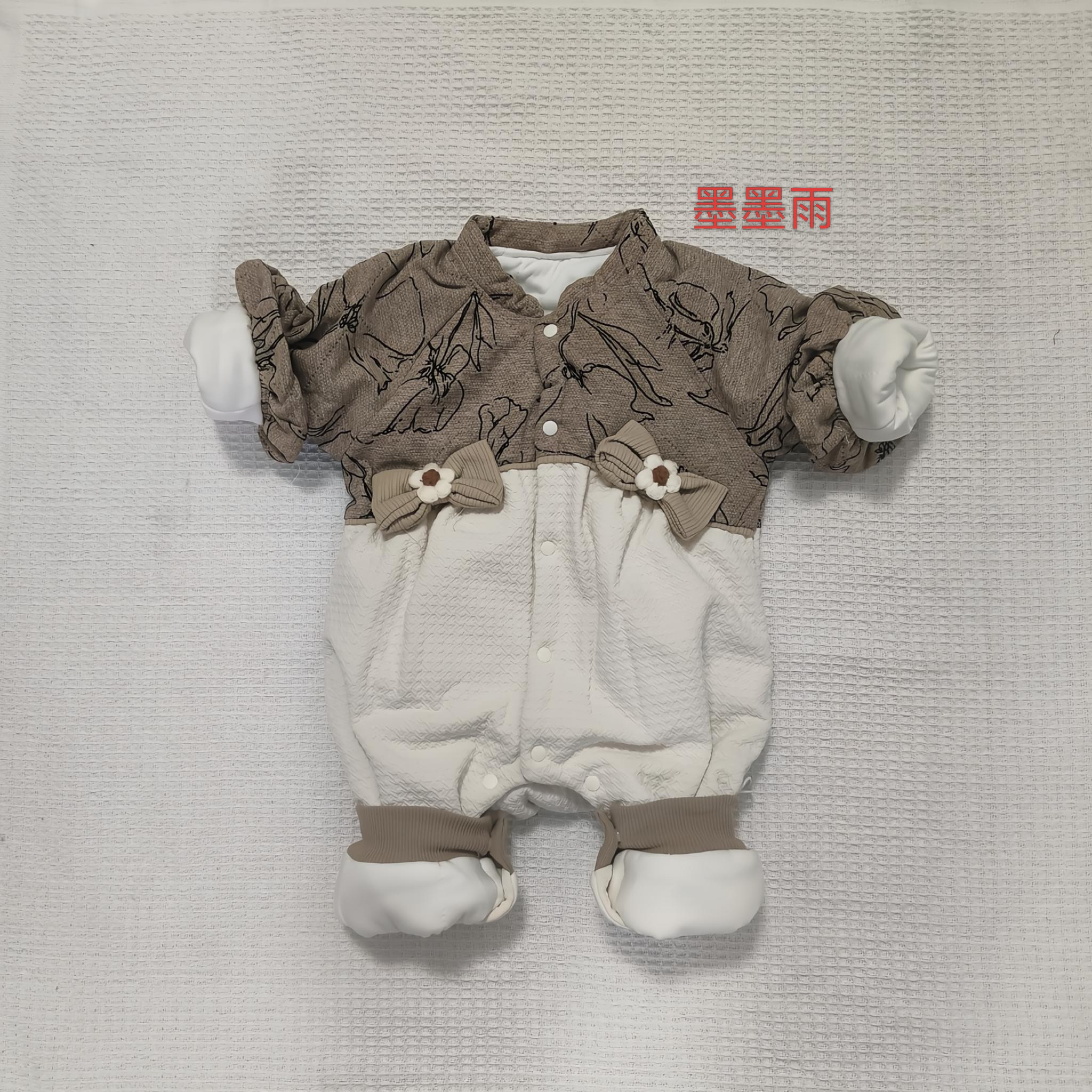 婴儿冬季中厚棉夹棉保暖连体衣加厚外出国风宝宝爬服冬款