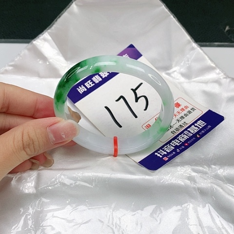 翡翠手镯（贵妃镯）未镶嵌翡翠