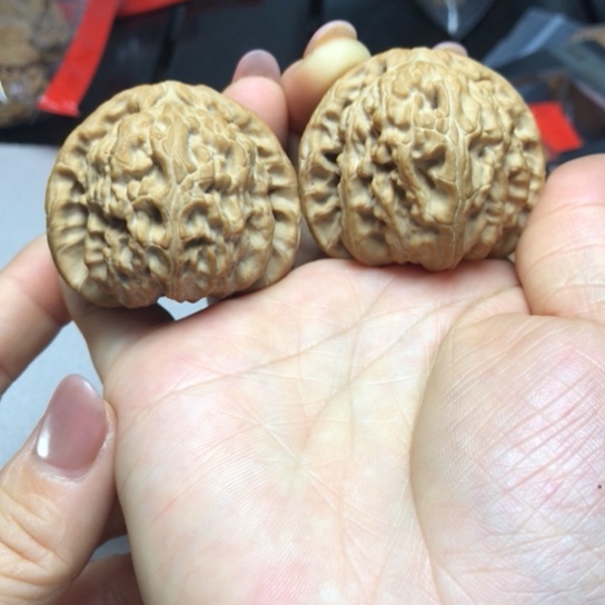 文玩核桃吊坠白狮子