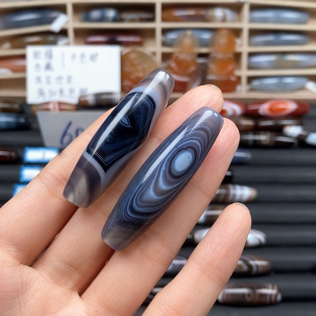 未镶嵌颈饰玛瑙/玉髓熊*