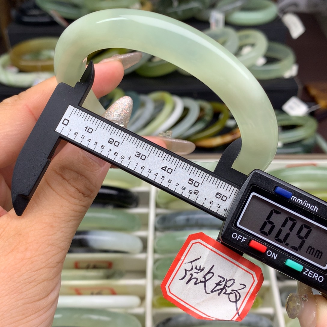 未镶嵌蛇纹石玉手镯3
