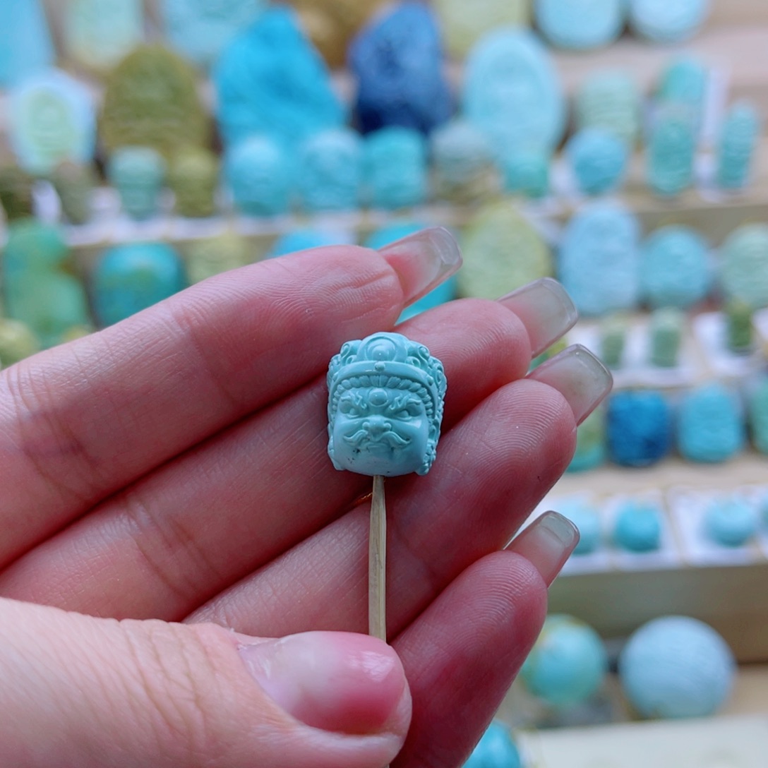 绿松石未镶嵌珠宝奇石