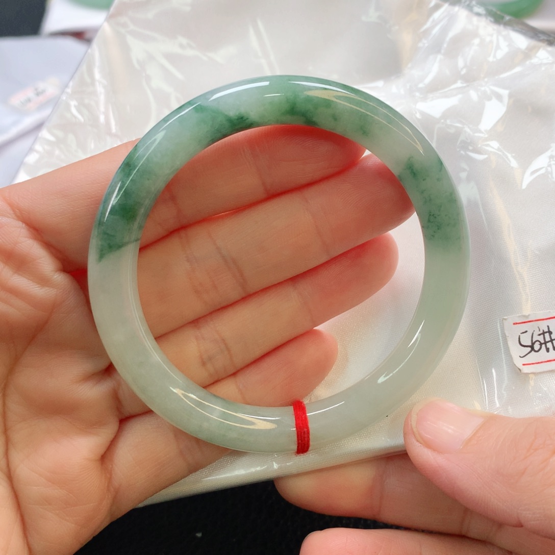 翡翠手镯未镶嵌56圆