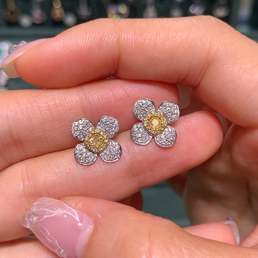 钻石耳饰18K金镶嵌四叶花