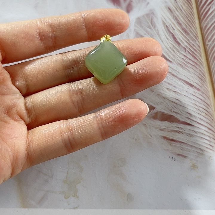 海***a和田玉未镶嵌颈饰