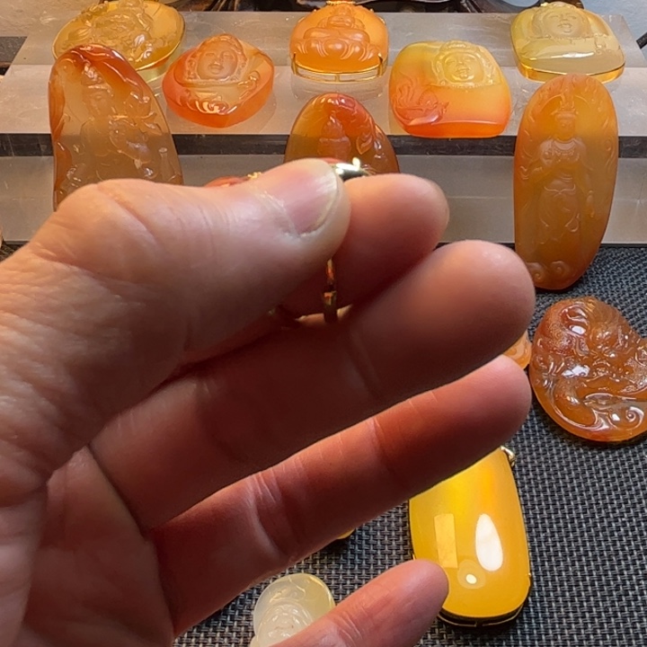 石英质玉颈饰银S925镀金镶嵌一*光