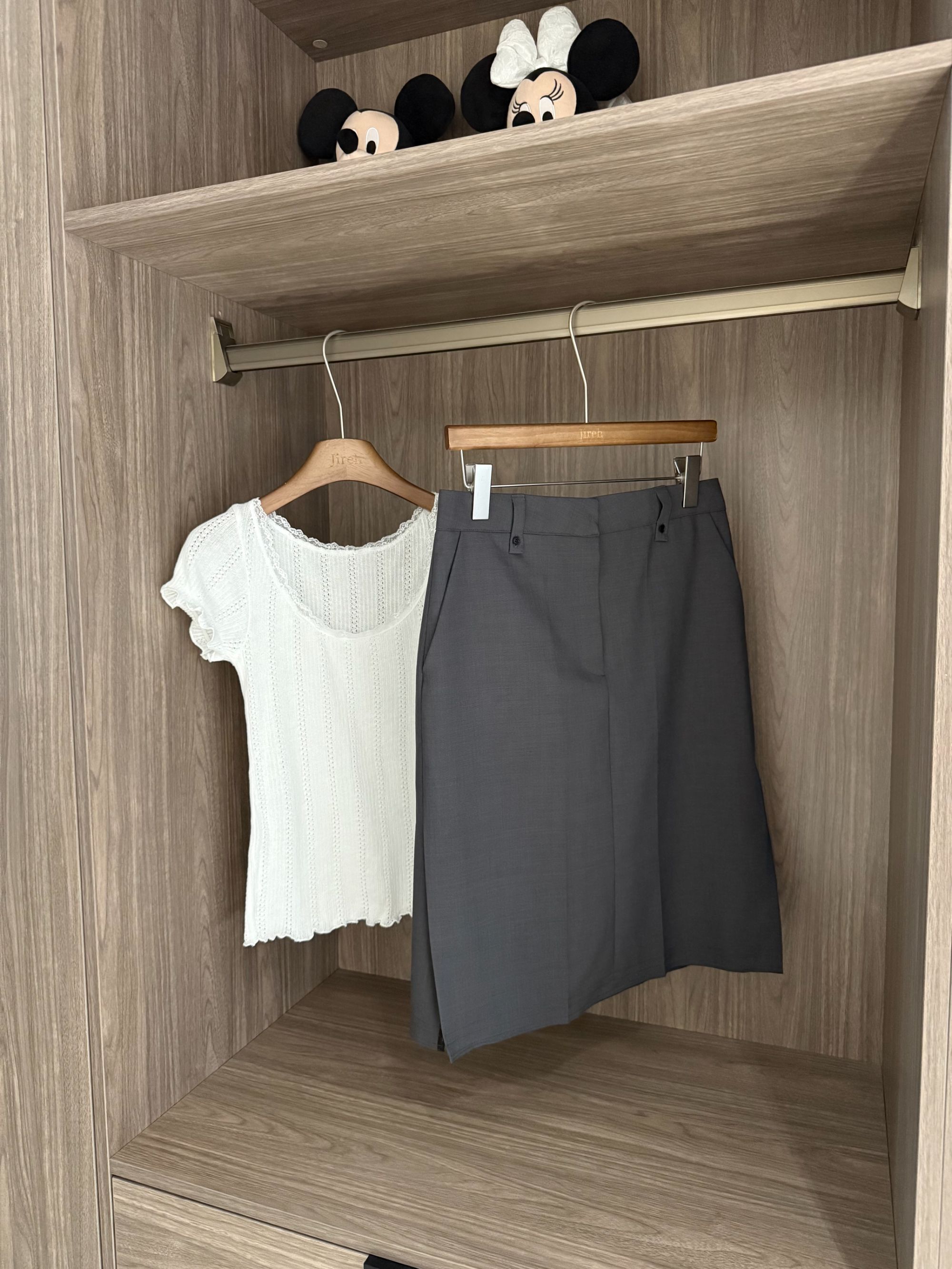 JIREH以乐  韩代   “知识分子”西装半身裙 裙摆设计感