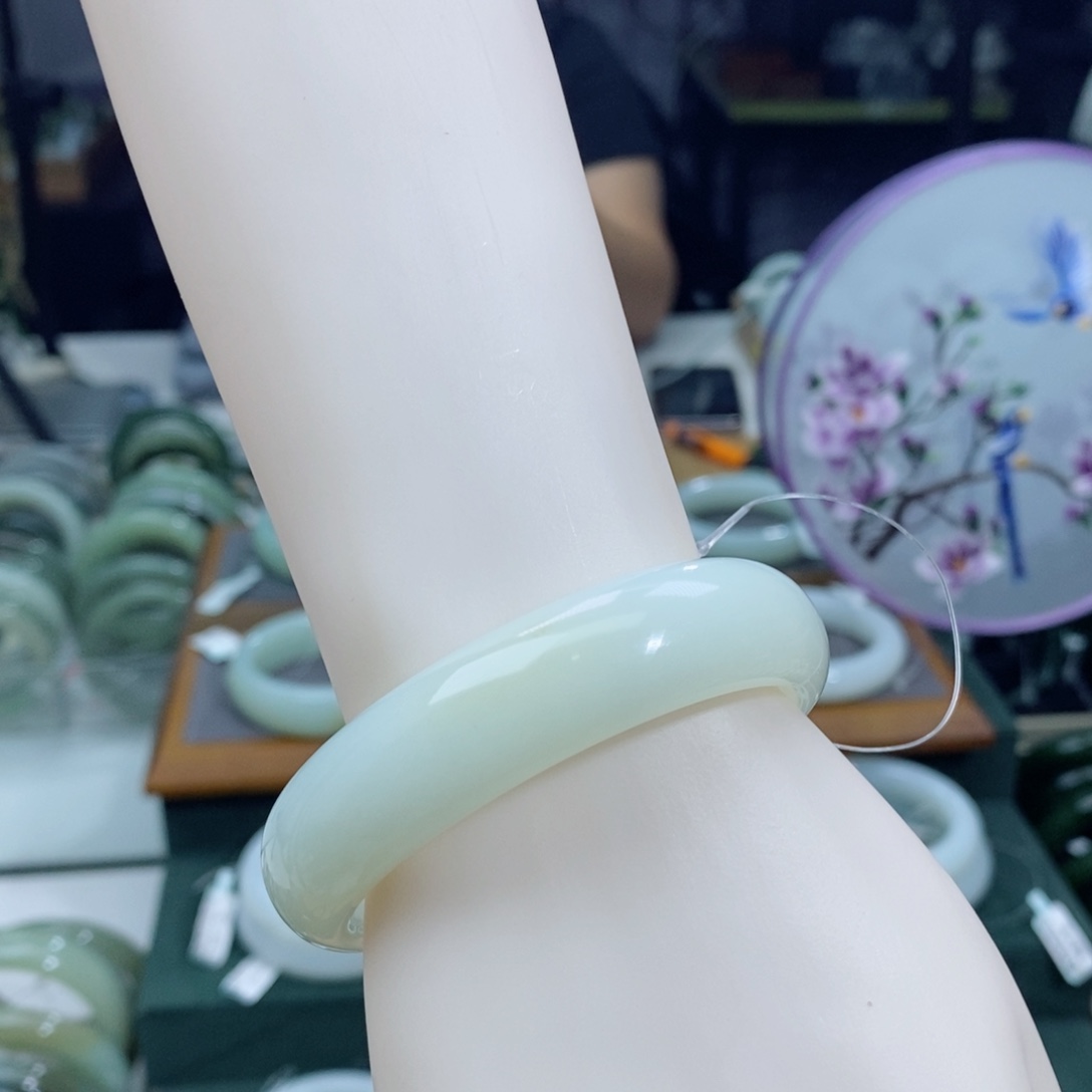 和田玉未镶嵌手镯