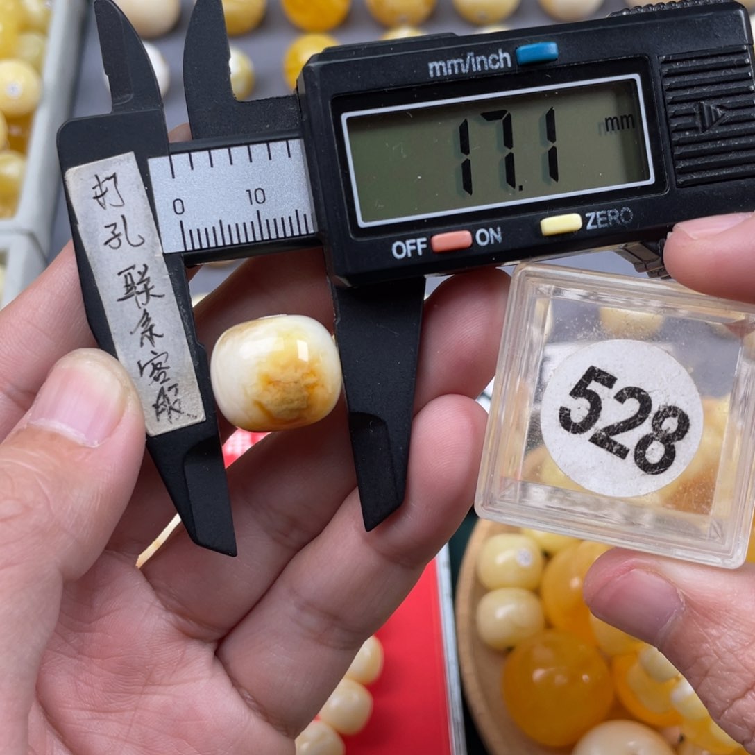 蜜蜡珠宝奇石未镶嵌