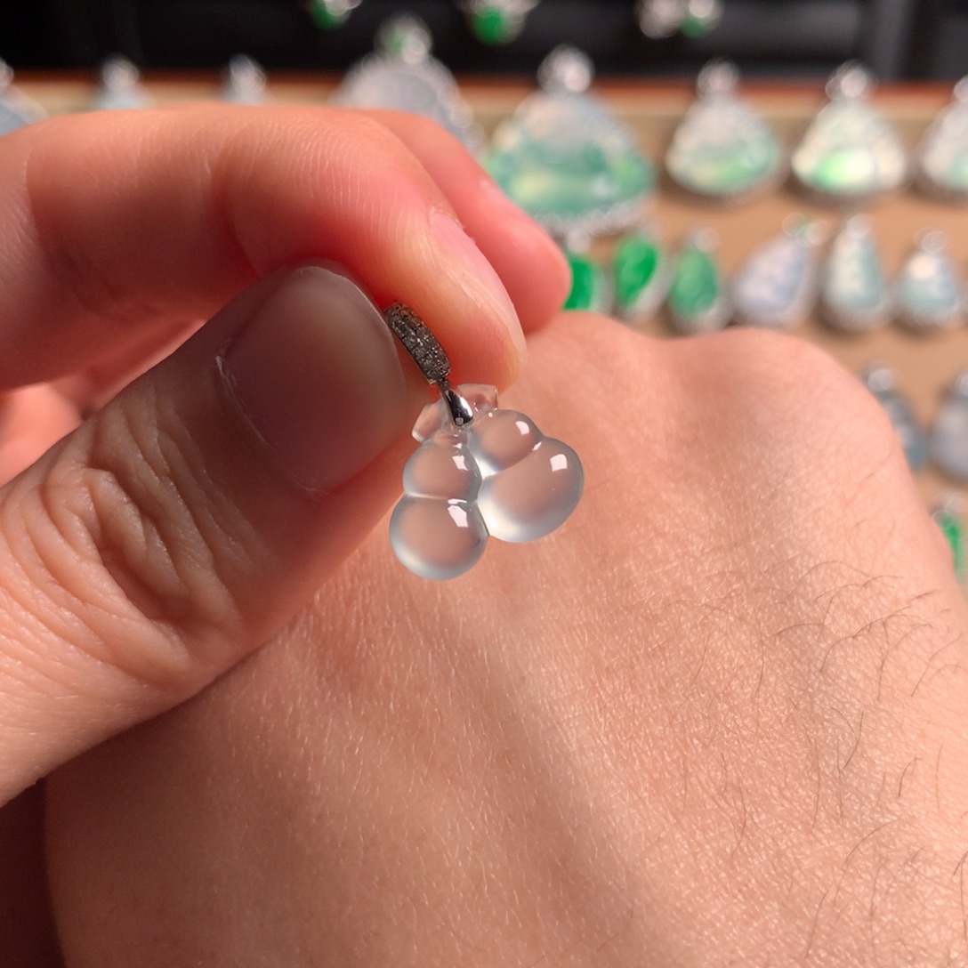 翡翠吊坠(赠链)18K金镶嵌