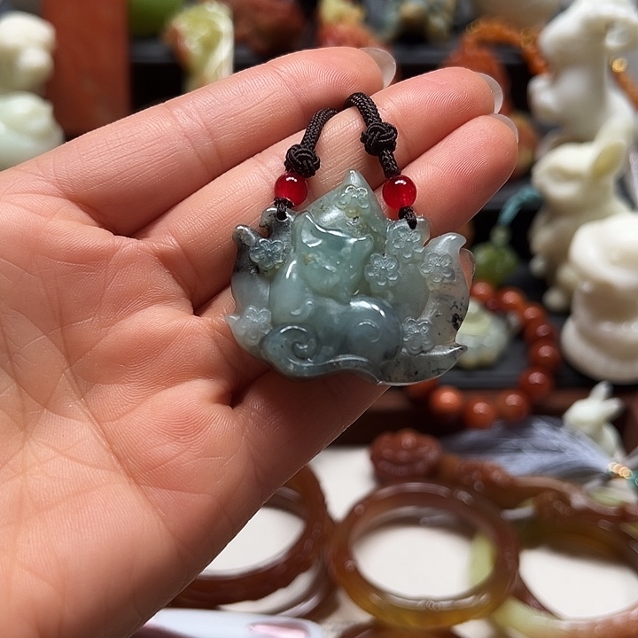 蛇纹石玉吊坠未镶嵌