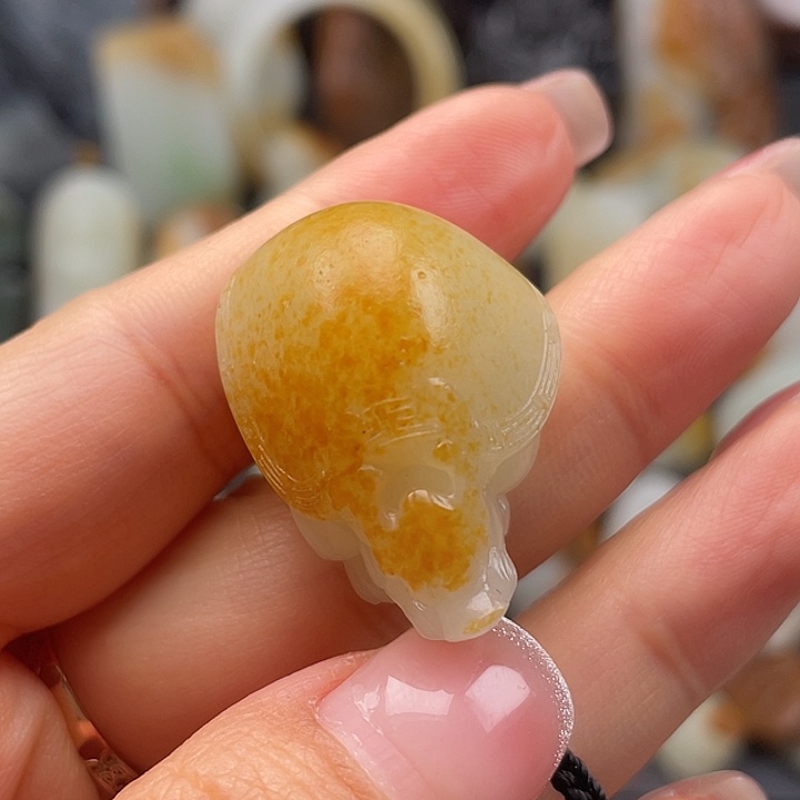 萌***猛和田玉未镶嵌颈饰
