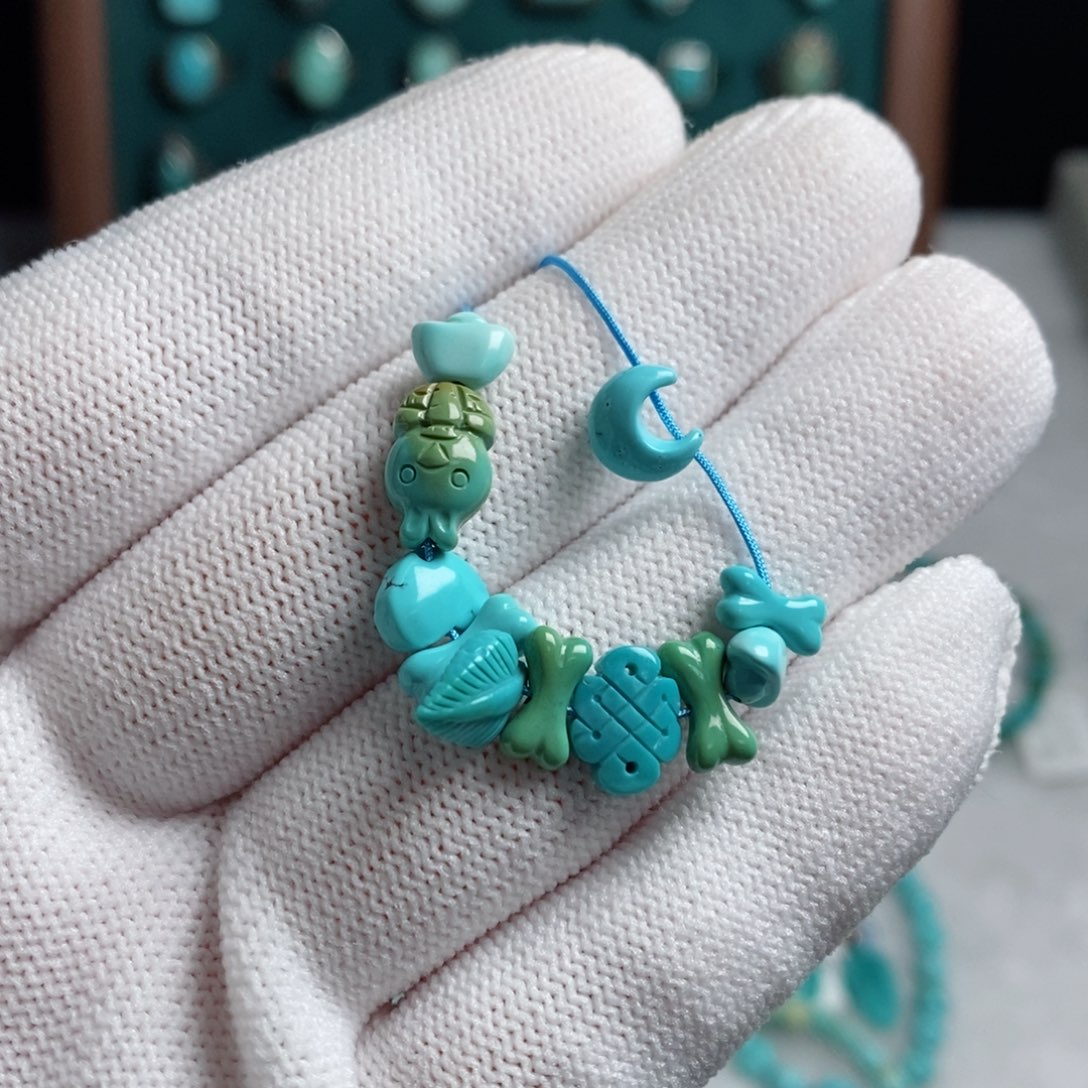 绿松石颈饰未镶嵌