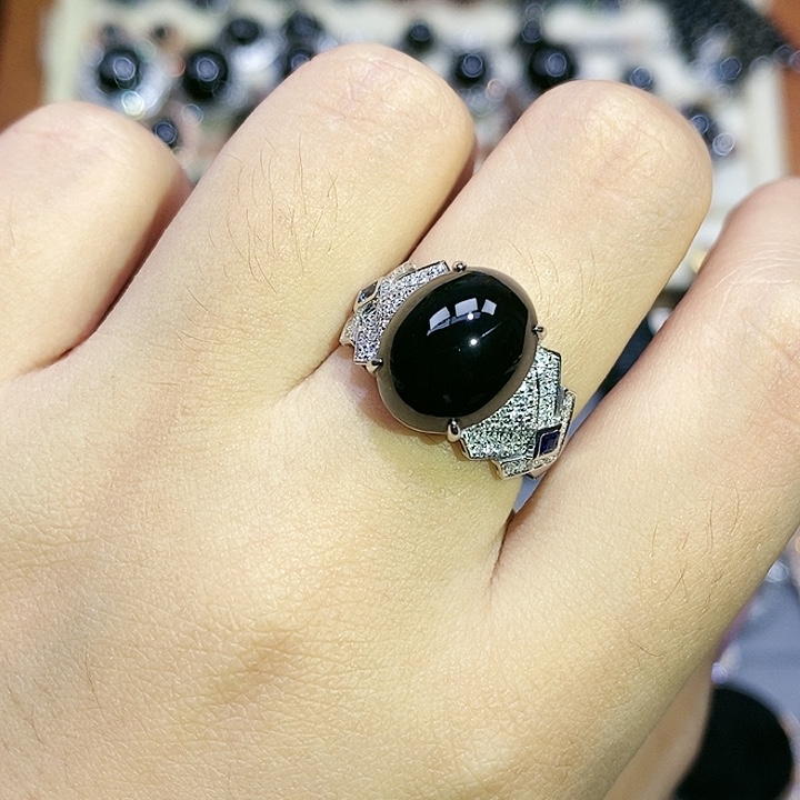 18K金镶嵌戒指翡翠