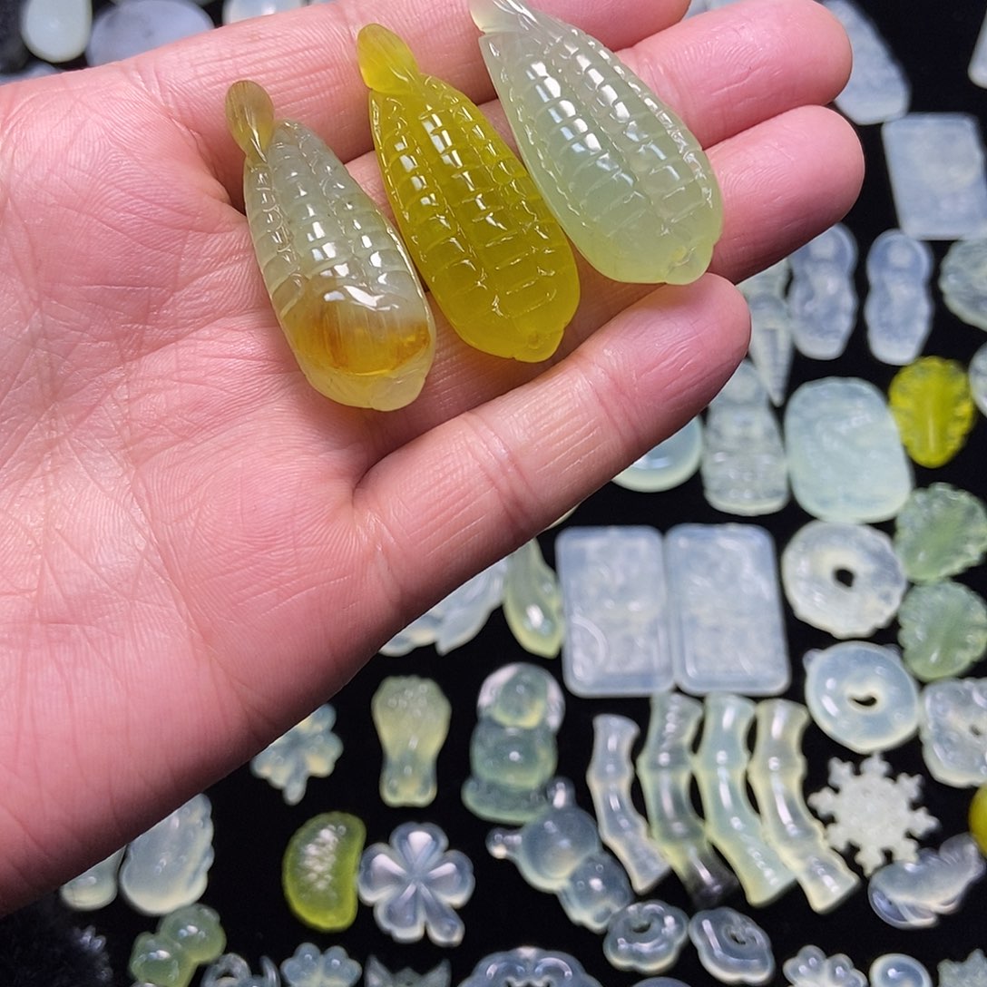 蛇纹石玉未镶嵌颈饰