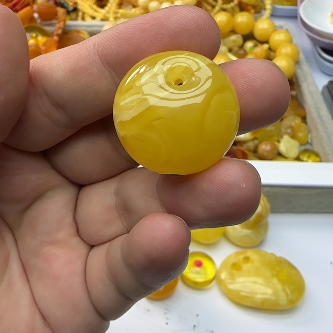 .****琥珀未镶嵌裸石7.5克