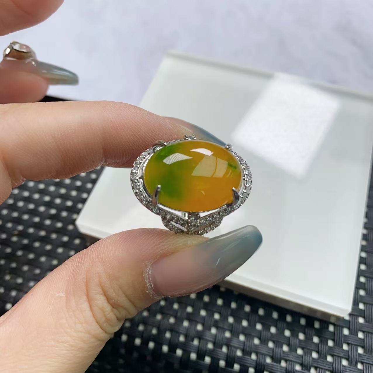 B355橙黄加绿大蛋面戒指