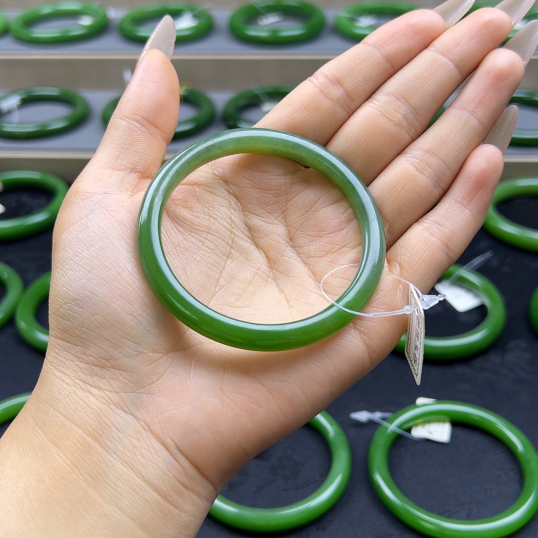 和田玉（碧玉）未镶嵌手镯