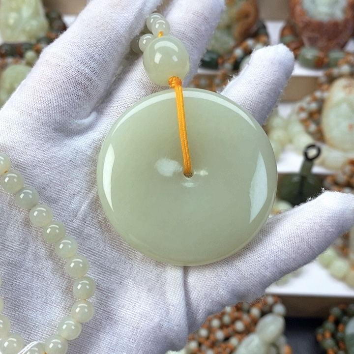 【闪购商品】透闪石质玉挂件未镶嵌顺****g