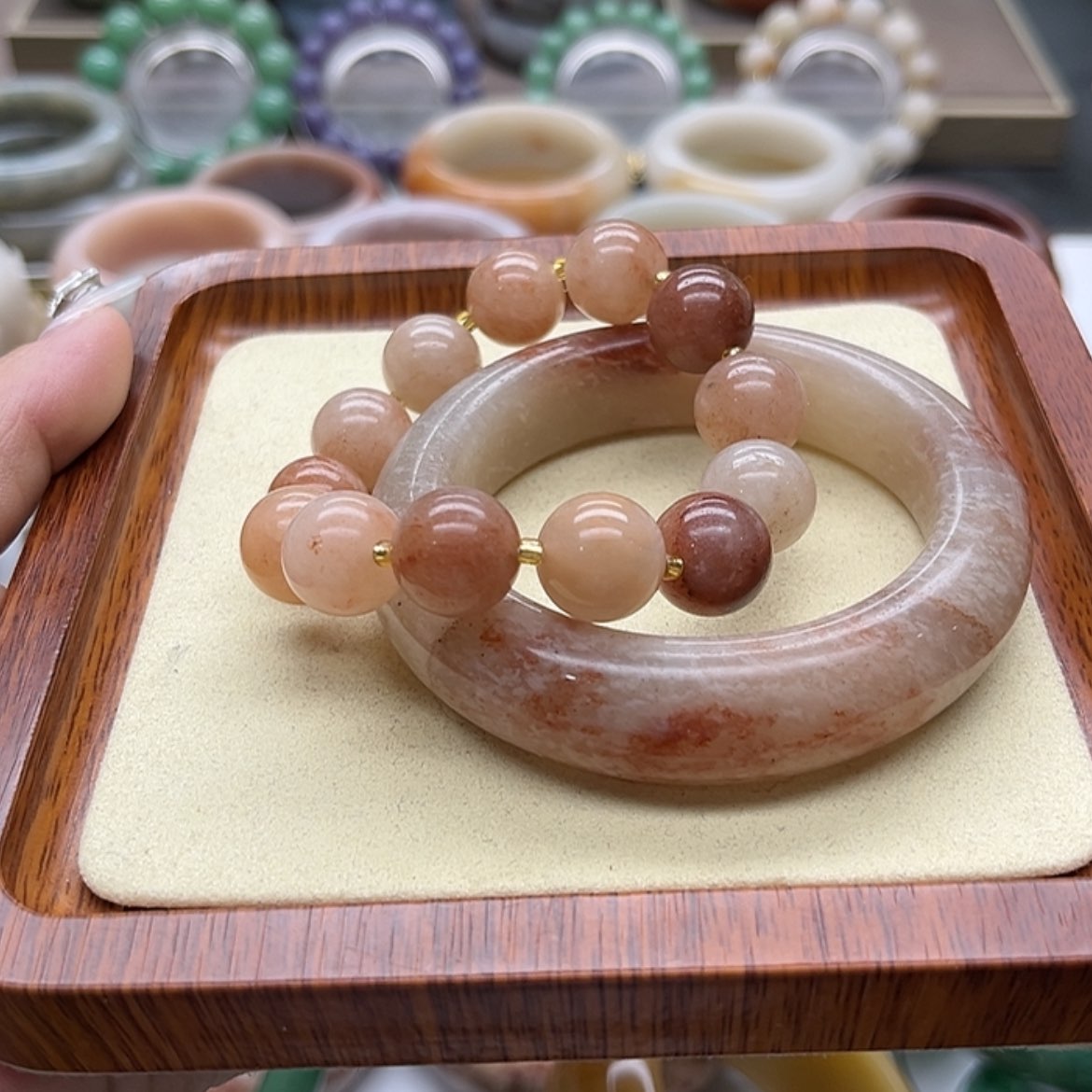 【闪购商品】石英质玉手镯未镶嵌风花雪月套福利