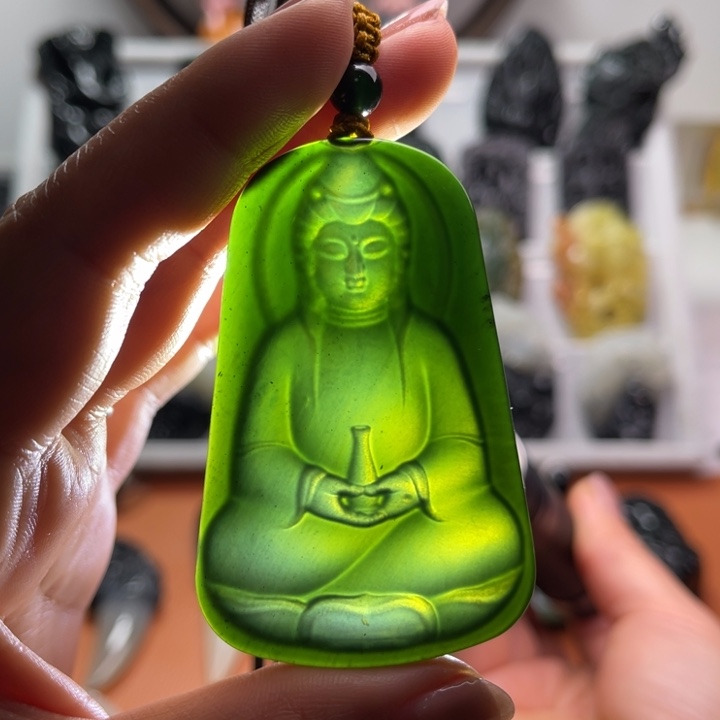 蛇纹石玉颈饰未镶嵌