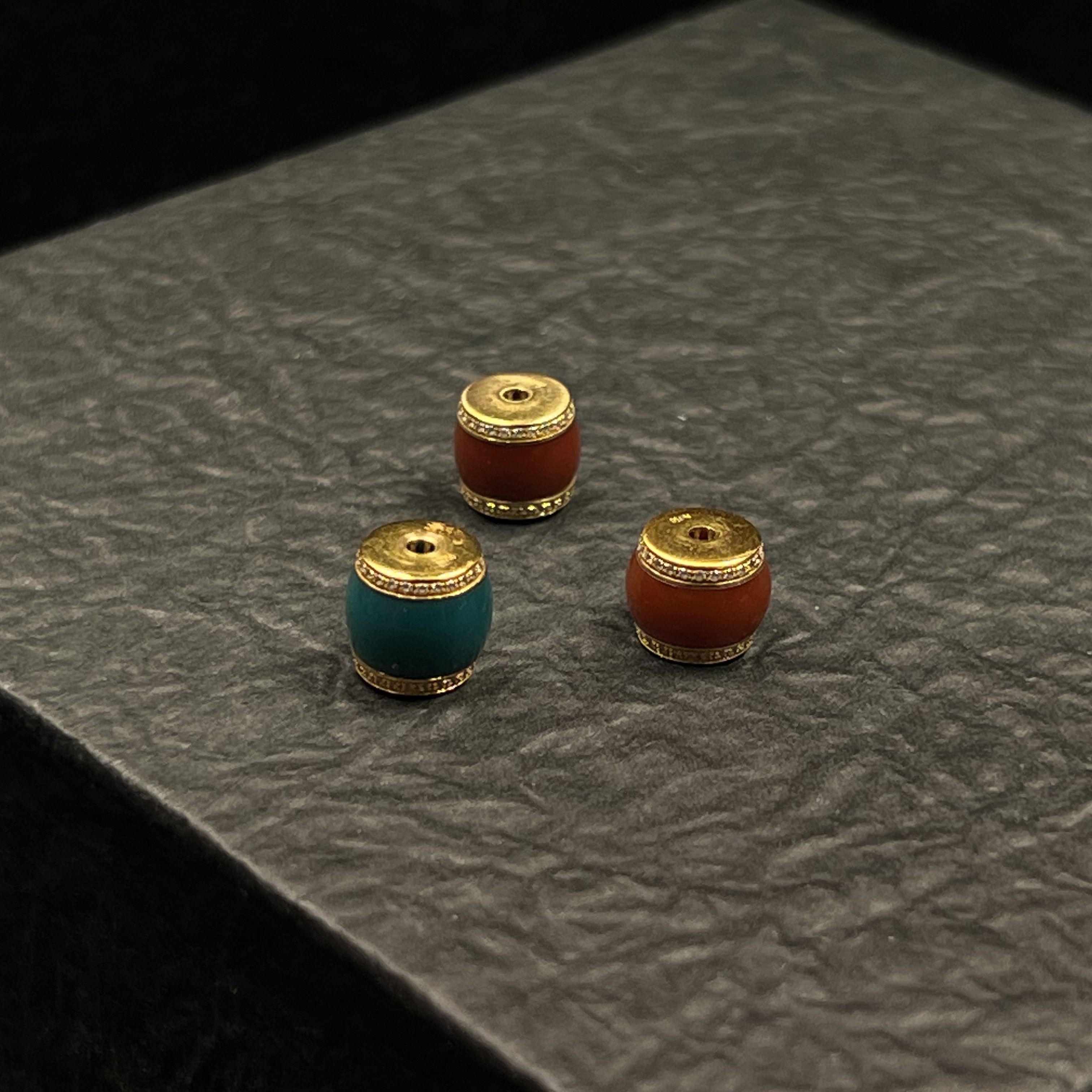 红绿灯金盾 直径8.1mm 厚度6.7mm  单个绿款3500 南红款2500