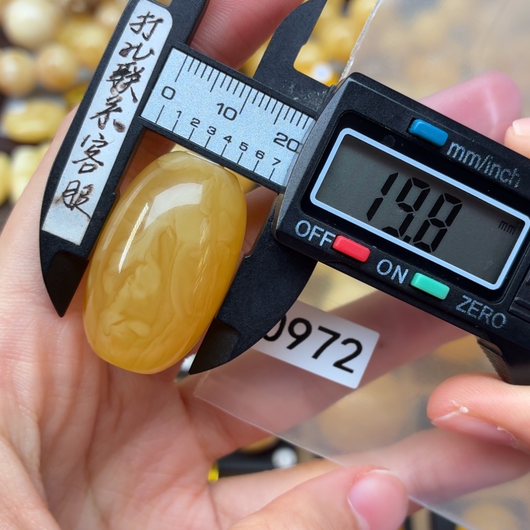 半***志蜜蜡未镶嵌裸石蜜蜡