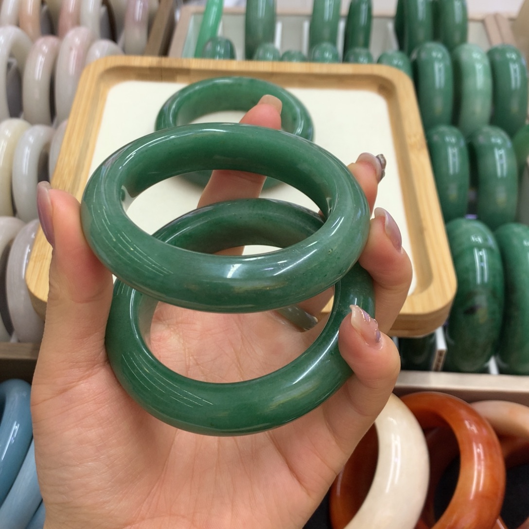 粲***然石英质玉未镶嵌手镯