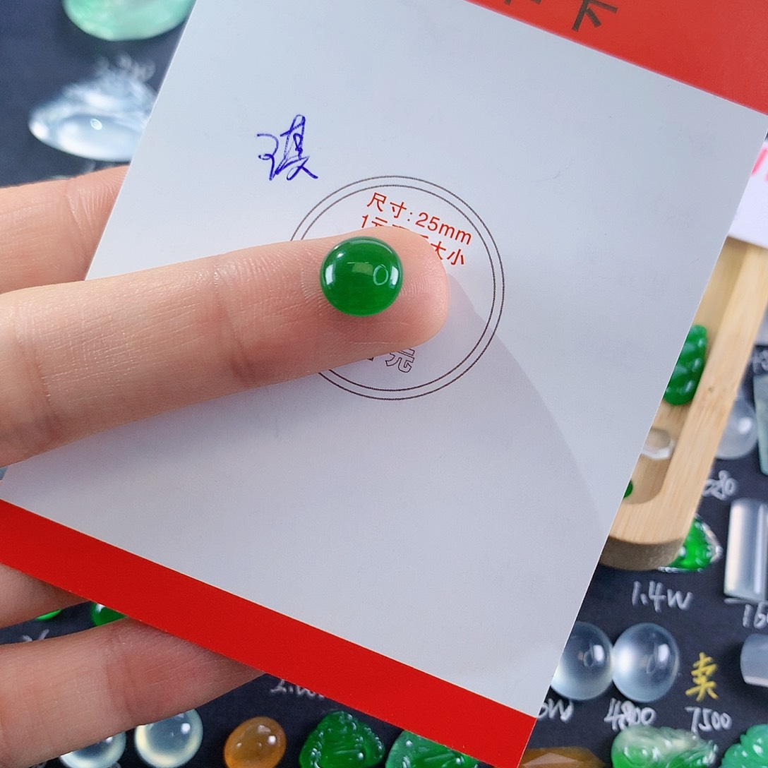 翡翠颈饰未镶嵌绿蛋