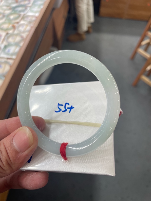 翡翠手镯未镶嵌翡翠