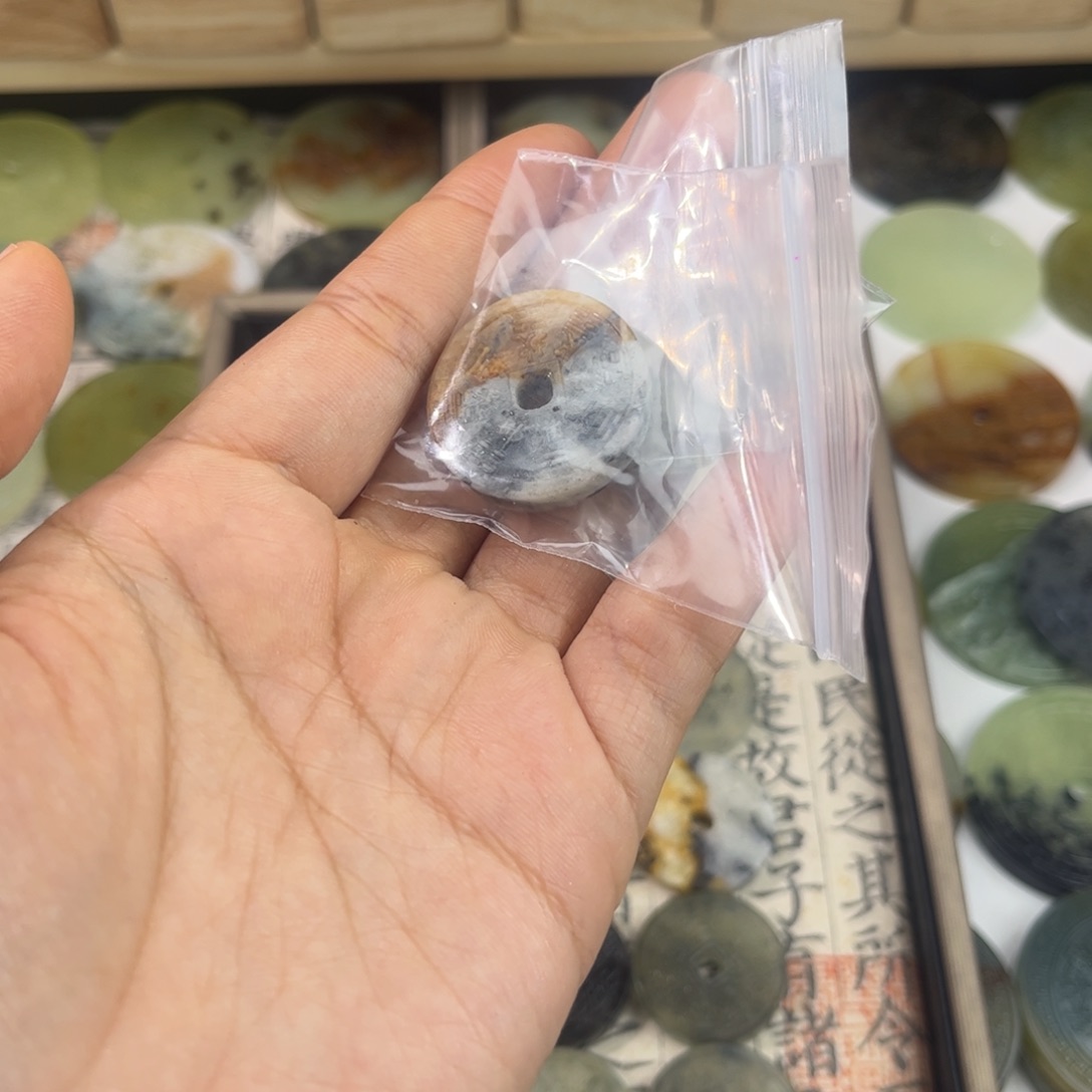 功***超蛇纹石玉未镶嵌颈饰