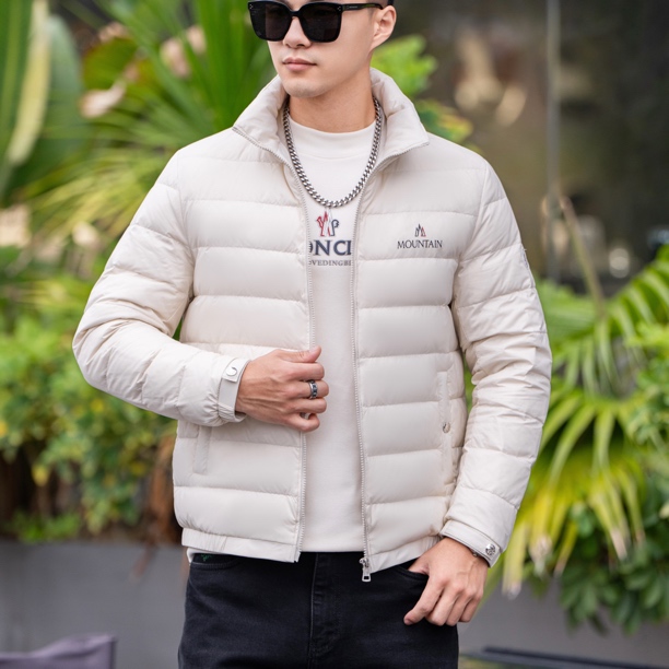 25新国标简约立领袖章蒙家欧货男士羽绒服外套7053