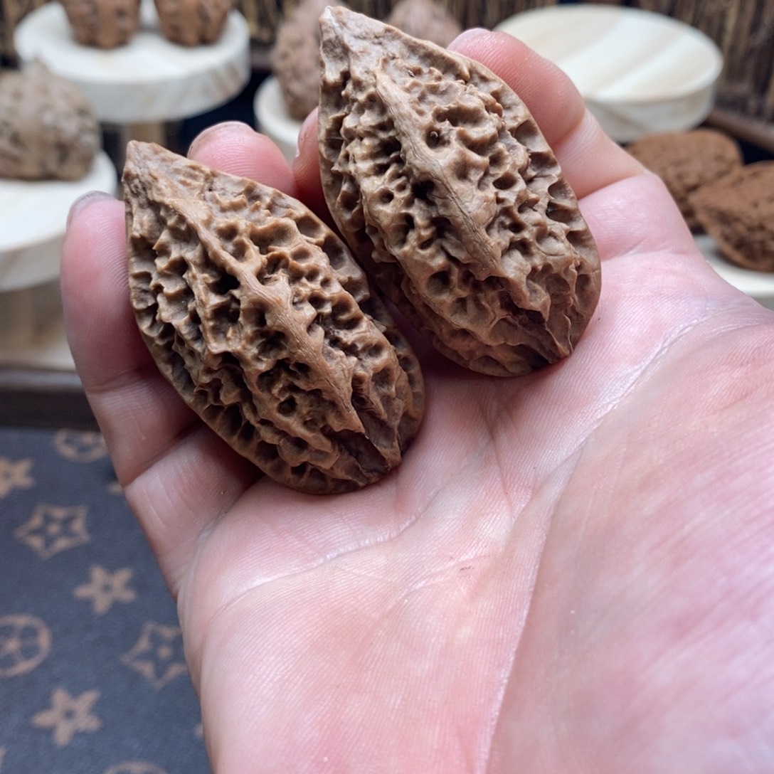 文玩核桃吊坠楸核尖商14