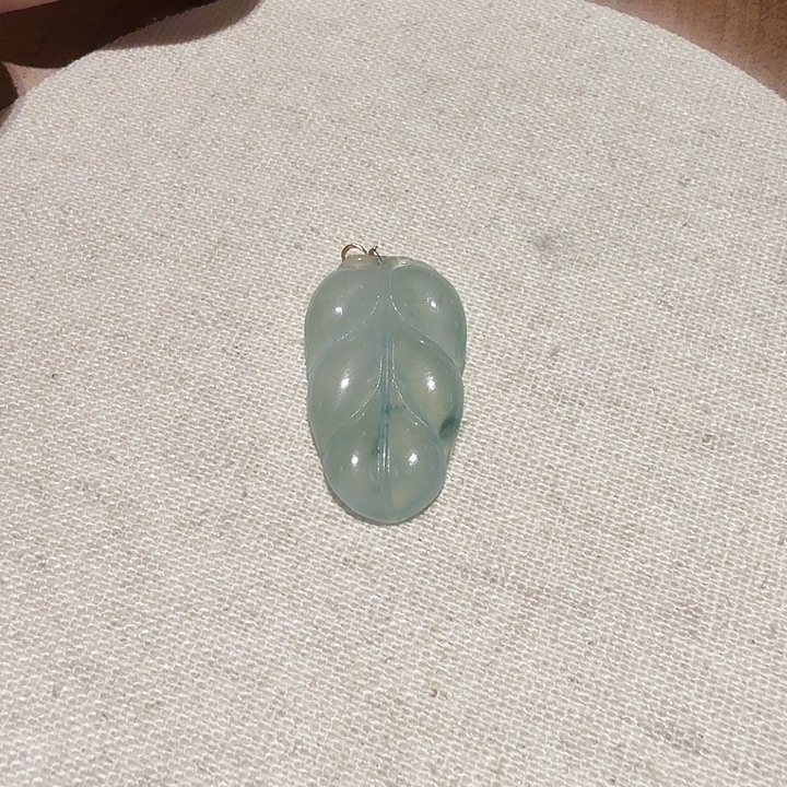 翡翠18K金镶嵌颈饰天然翡翠叶子18K金扣头