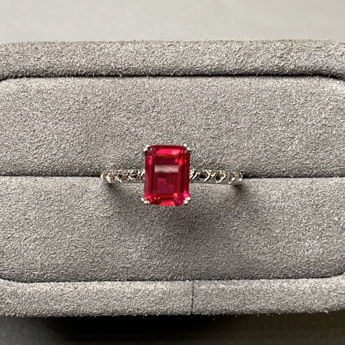 925银戒指 专柜正品 缅甸正鸽血红925银女神款戒指108