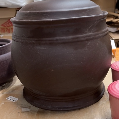 微瑕，不能明火，口径28高度25紫砂米缸，20斤