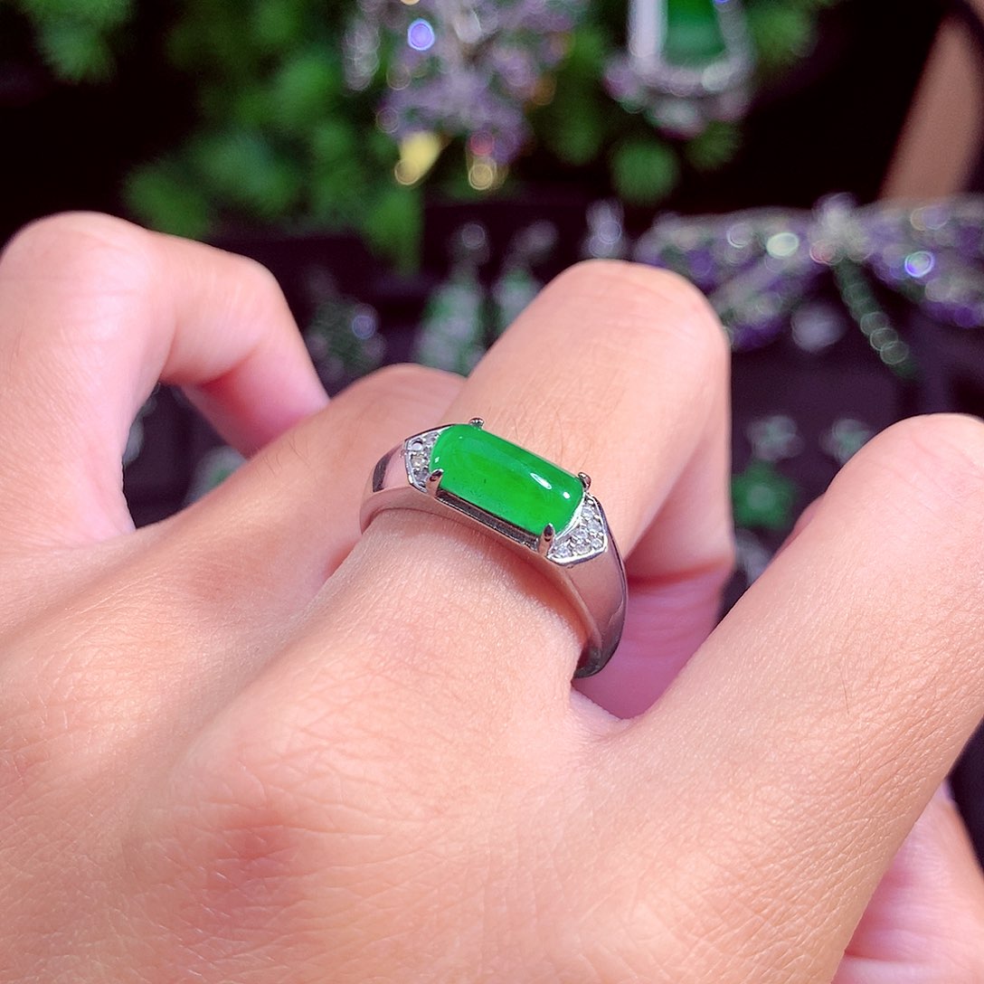 颈饰未镶嵌翡翠天然