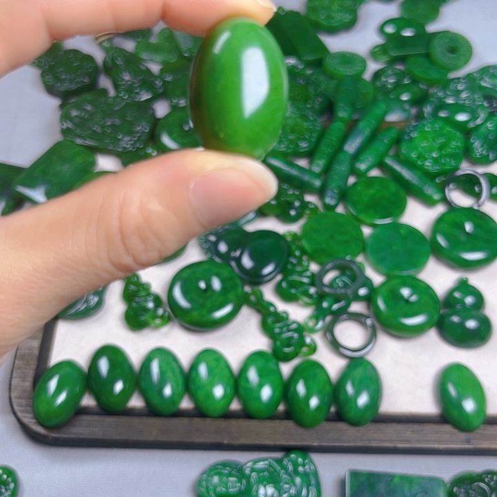 颈饰未镶嵌和田玉（糖玉）好***笑