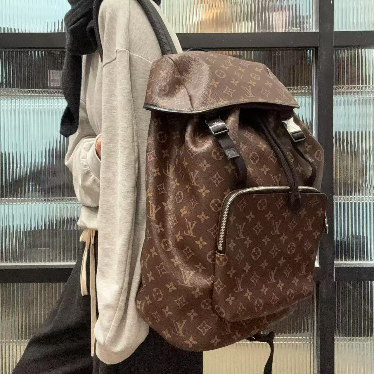 95新 LouisVuitton/路易威登 【蕾】 92 0208 经典老花双肩包