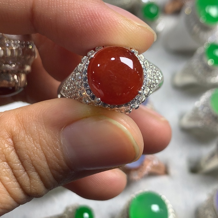 翡翠未镶嵌戒指铜托，卖裸石，需要二次镶嵌