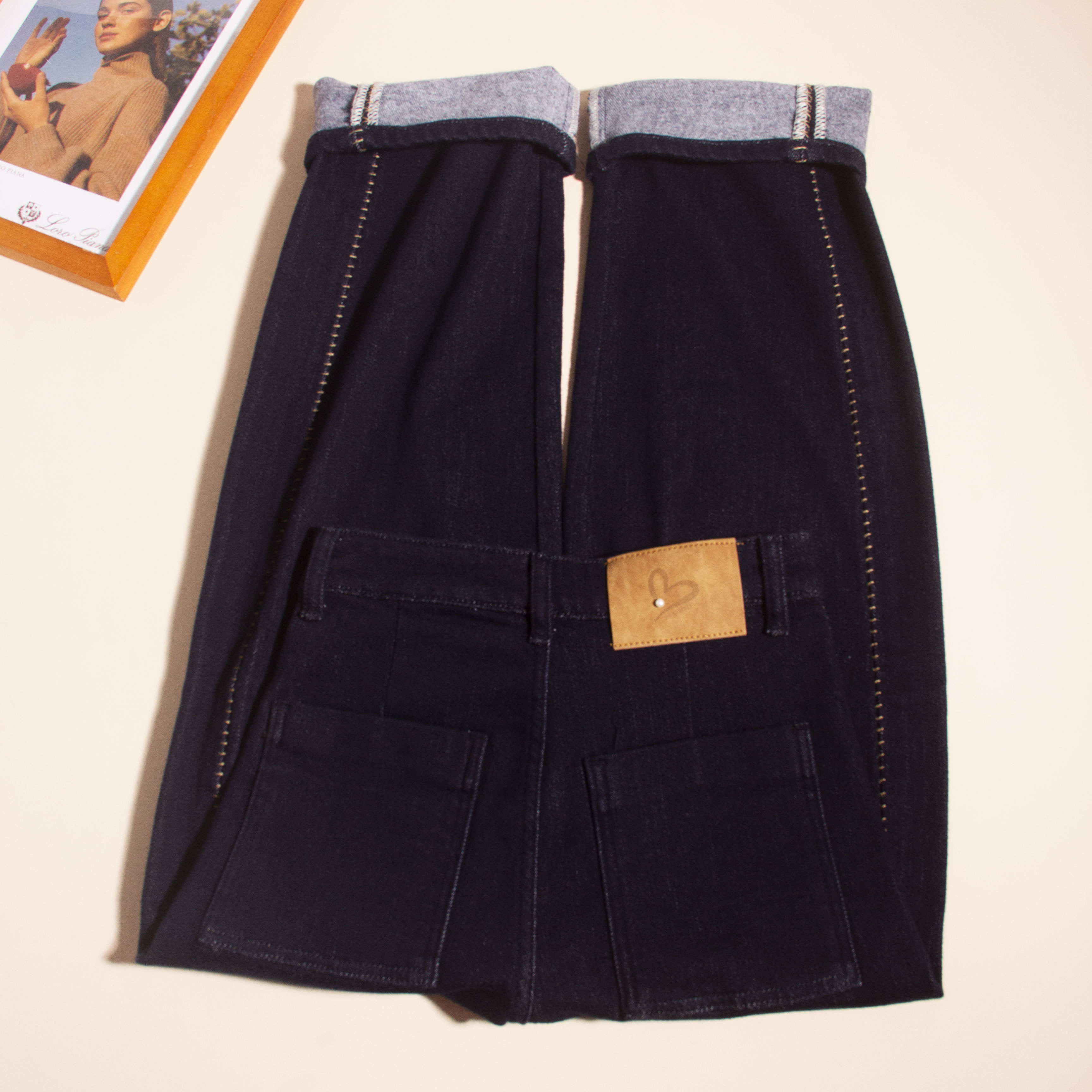 1612-薄绒牛仔裤女2025秋冬新款褶皱明线设计感丹宁裤