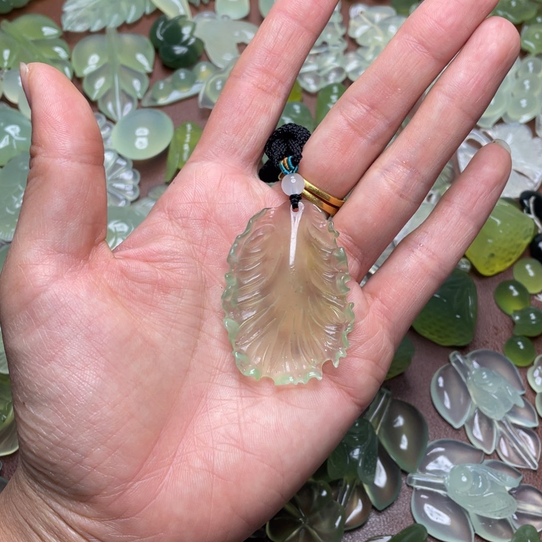 蛇纹石玉合金颈饰