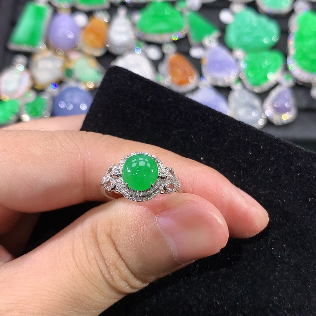 翡翠18K金镶嵌戒指